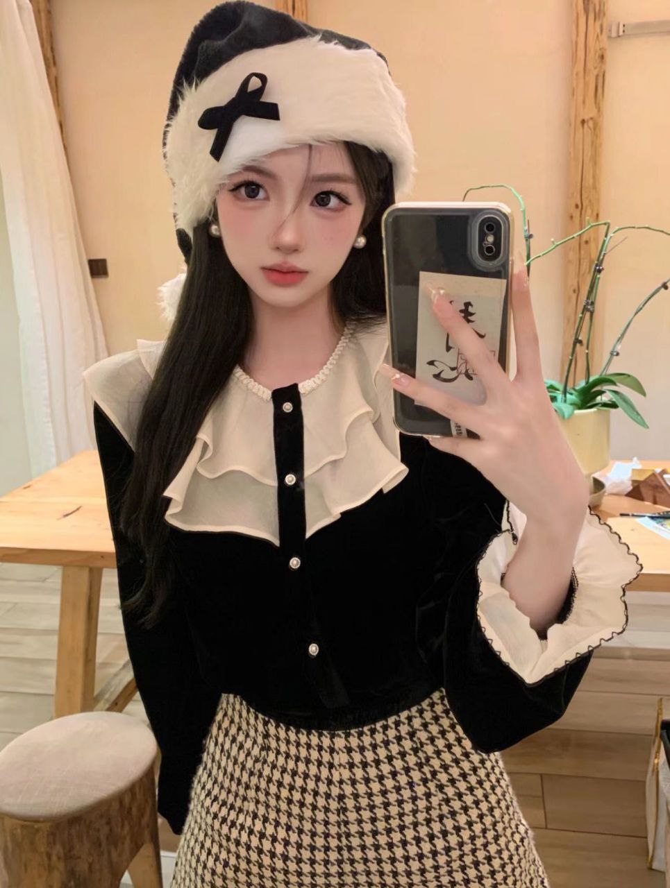 上海后花园商务洽谈室会议桌与投影设备布置